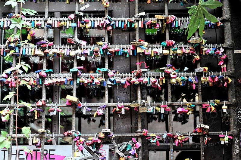 Love locks at Juliet's house, Casa di Giulietta, Verona, Veneto, Veneto, Italy, Europe