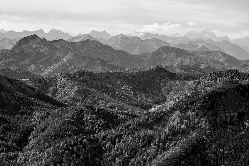 Halserspitze with Blaubergkamm and Schildenstein, behind Karwendel and Wetterstein range with Zugspitze, view from the Rotwand, Spitzingsee, Mangfall mountains, Bavarian Prealps, Upper Bavaria, Bavaria, Germany, Europe
