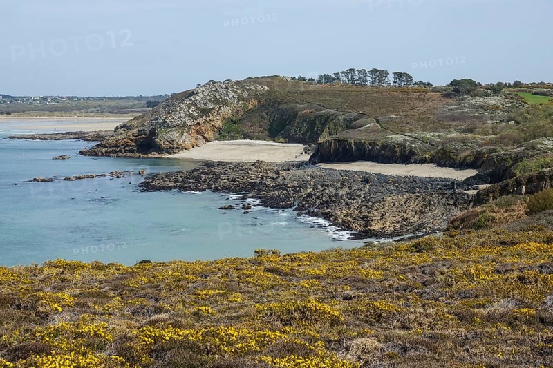 Anse de Dinan Bay, seen from the Pointe de Dinan, Crozon, Crozon Peninsula, Finistere Penn ar Bed department, Brittany Breizh region, France, Europe