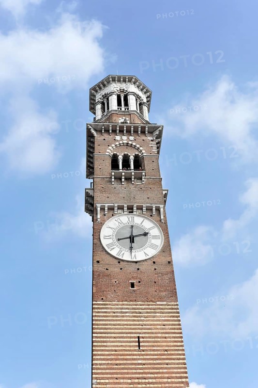 Lamberti Tower, Torre dei Lamberti, Piazza delle Erbe, Verona, Veneto, Veneto, Italy, Europe