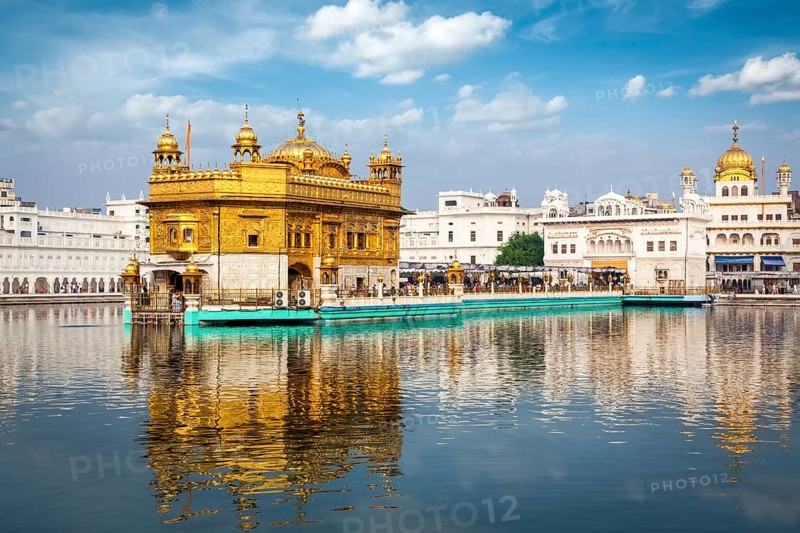 Sikh gurdwara Golden Temple (Harmandir Sahib) . Holy place of Sikihism. Amritsar, Punjab, India, Asia