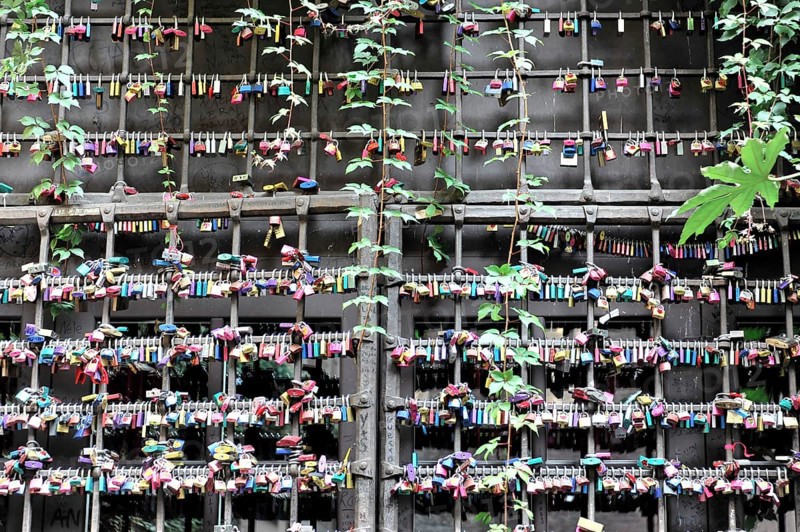 Love locks at Juliet's house, Casa di Giulietta, Verona, Veneto, Veneto, Italy, Europe