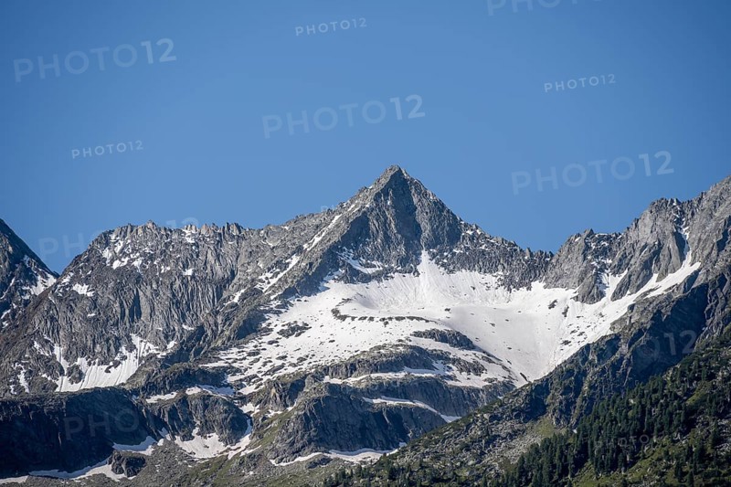 Rocky summit Kleiner Greiner with snow, Zillertal Alps, Tyrol, Austria, Europe