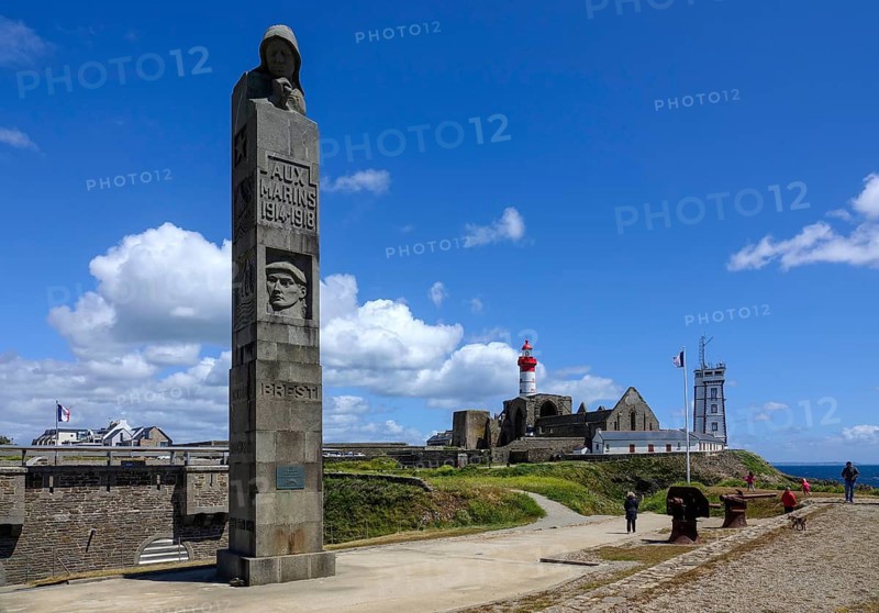 Former fort and memorial to the fallen of the 1st World War, semaphore at the back, ruins of the Saint-Mathieu abbey and lighthouse on the Pointe Saint-Mathieu, Plougonvelin, Finistere department, Brittany region, France, Europe
