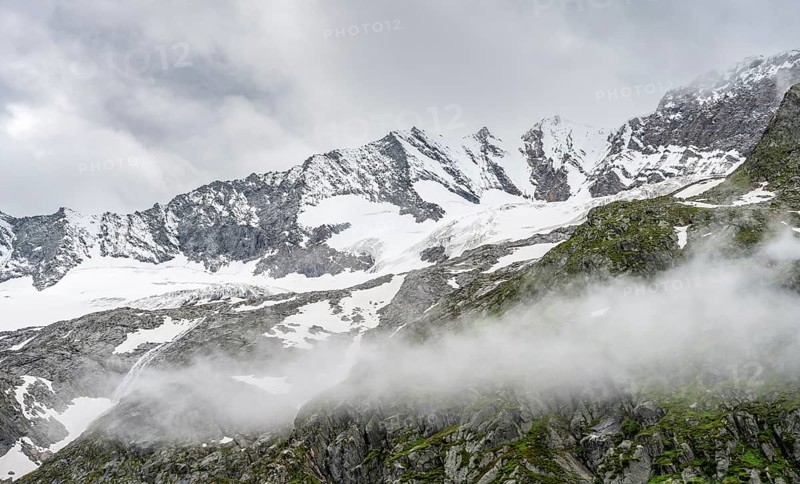 Glaciated mountain peaks, Hochfeiler with Schlegeiskees glacier, Berliner Hoehenweg, Zillertal, Tyrol, Austria, Europe