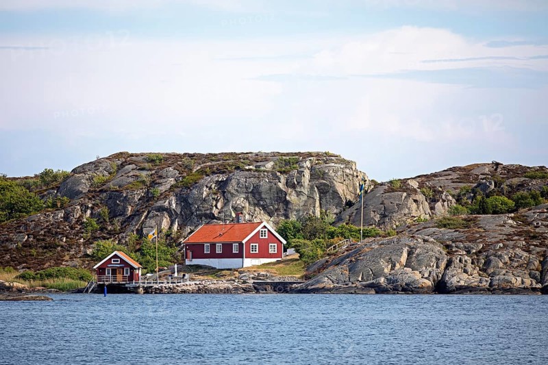 Red wooden house, Marstrandsoe archipelago, Marstrand, Vaestra Goetalands laen, Sweden, Europe