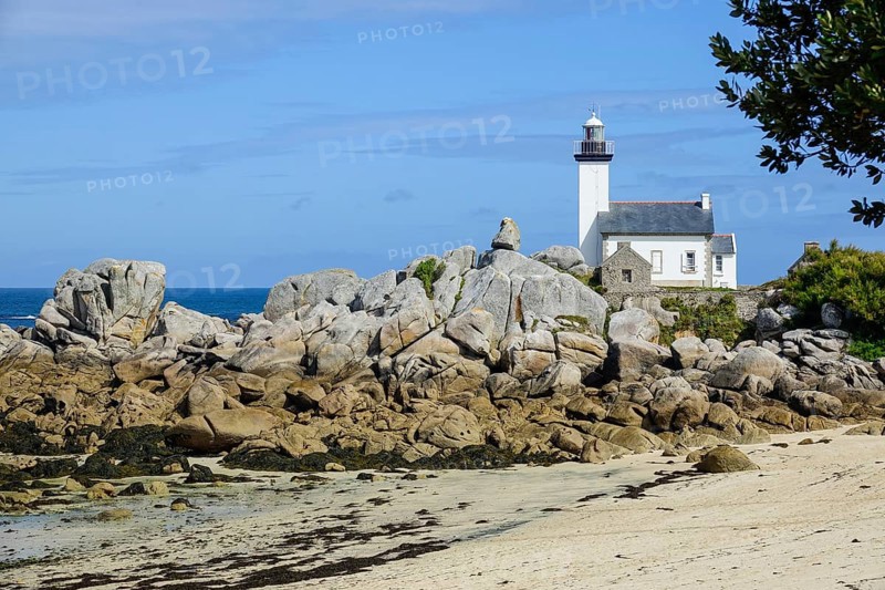 Lighthouse and beach at the Pointe de Pontusval, Plouneour-Brignogan-Plage, department Finistere Penn ar Bed, region Bretagne Breizh, Atlantic coast, France, Europe