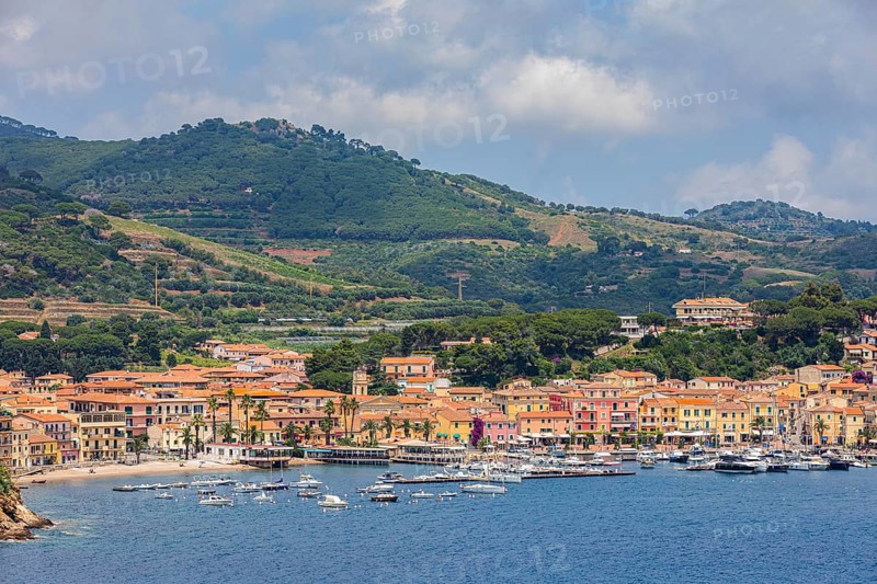 Sailing yachts in the harbour of Porto Azzurro, Elba, Tuscan Archipelago, Tuscany, Italy, Europe