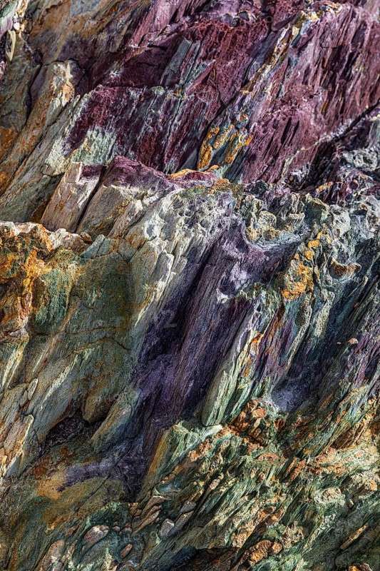 Coloured, ferrous mineral rocks on the beach of Topinetti, near Rio Marina, Elba, Tuscan Archipelago, Tuscany, Italy, Europe