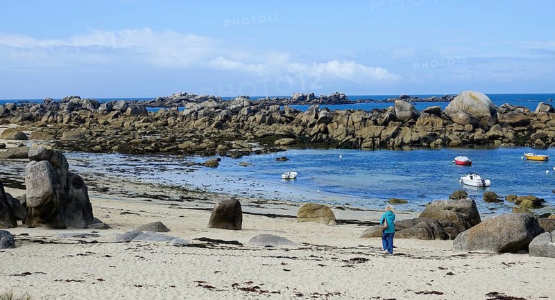 Lighthouse and beach at the Pointe de Pontusval, Plouneour-Brignogan-Plage, department Finistere Penn ar Bed, region Bretagne Breizh, Atlantic coast, France, Europe