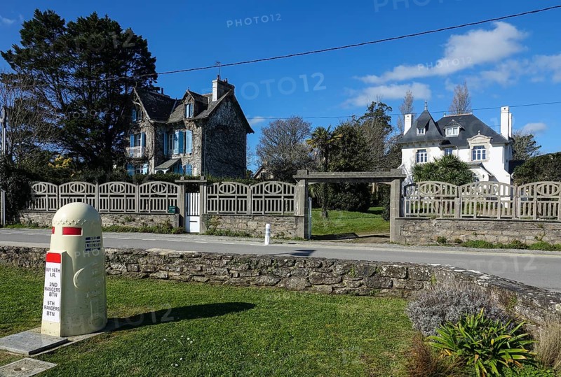 Wilhelminian-style villas on the seafront promenade of Plougonvelin on the Atlantic coast at the mouth of the Bay of Brest, Finistere Penn ar Bed department, Brittany Breizh region, France, Europe