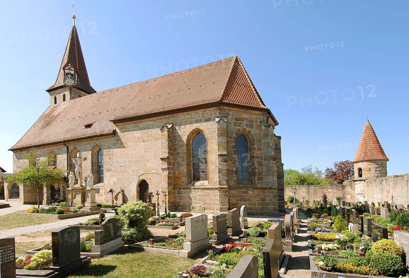 Effeltrich, fortified church of St George. The fortified church was built at the end of the 15th century as a fortified church after Nuremberg troops robbed the town twice. With its approx. 200 metre long wall, four towers and the battlements on the south side, Effeltrich has the best preserved fortified church in Upper Franconia