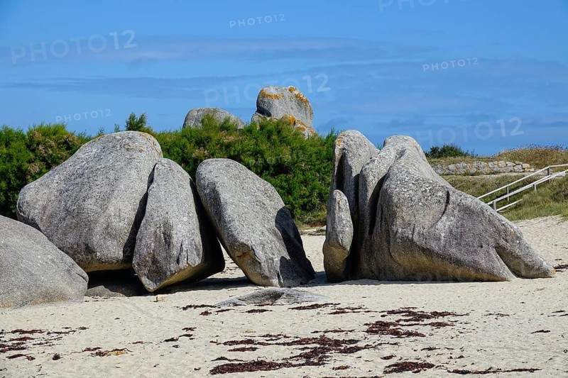 Lighthouse and beach at the Pointe de Pontusval, Plouneour-Brignogan-Plage, department Finistere Penn ar Bed, region Bretagne Breizh, Atlantic coast, France, Europe