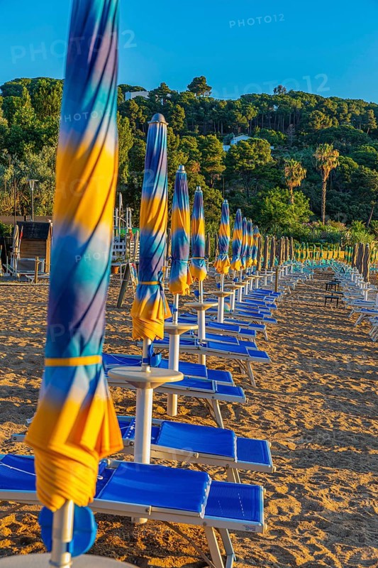 Sun loungers and parasols on Straccolignino beach at sunrise, near Capoliveri, Elba, Tuscan Archipelago, Tuscany, Italy, Europe
