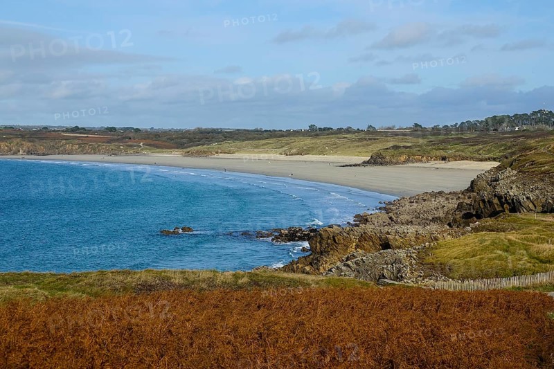Sandy beach beach Plage des Blancs Sablons, seen from the peninsula Kermorvan, Le Conquet, department Finistere Pen ar Bed, region Bretagne Breizh, France, Europe