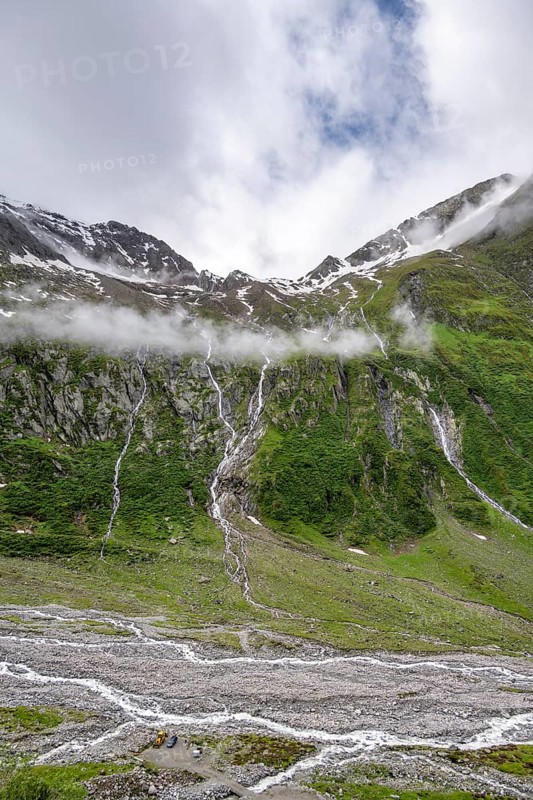 Mountain streams flow over steep mountain slopes into the Schlegeisgrund valley, cloudy rocky mountains, Furtschaglhaus, Berliner Hoehenweg, Zillertal, Tyrol, Austria, Europe