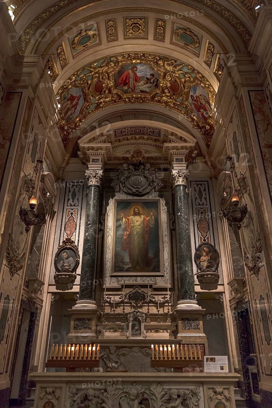 Side altar of the baroque Chiesa del Gesu, built at the end of the 16th century, Via di Porta Soprana, 2, Genoa, Italy, Europe