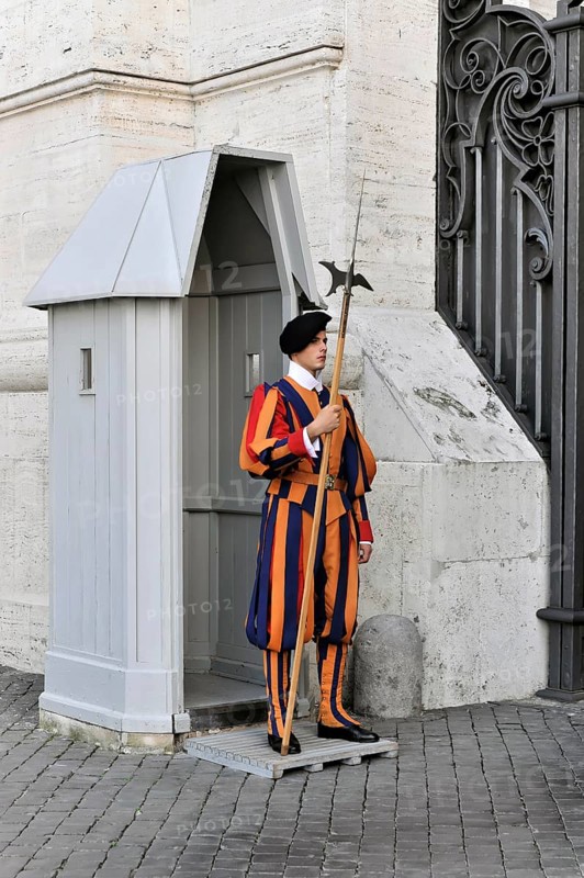 Swiss Guard, San Pietro, St Peter's Basilica, Vatican State, Vatican, Rome, Italy, Europe