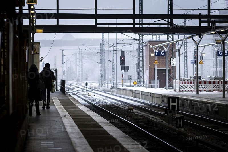 Only a few people are standing on the platform at Ostbahnhof. Today is the second day of the strike by the train drivers' union GDL, on which train cancellations are to be expected. Berlin, 11.01.2024