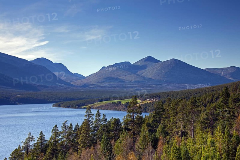 The lake Atnsjoen, Atnsjoen in autumn, Sor-Fron in Oppland county and Stor-Elvdal in Hedmark county, Norway, Europe