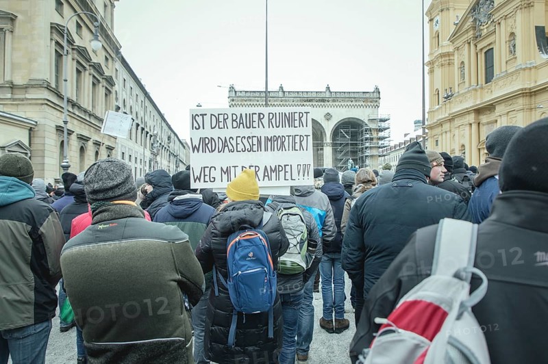 Demonstrators at the central rally, farmers' protest, Odeonsplatz, Munich, Upper Bavaria, Bavaria, Germany, Europe