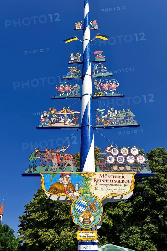 Maypole at Viktualienmarkt from below, Munich, Bavaria, Germany, Europe