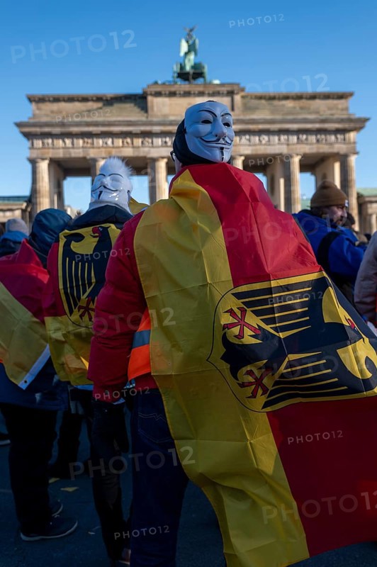 Germany, Berlin, 08.01.2024, Protest by farmers in front of the Brandenburg Gate, German flag, eagle, nationwide protest week against the policies of the traffic light government and cuts for farms, Europe