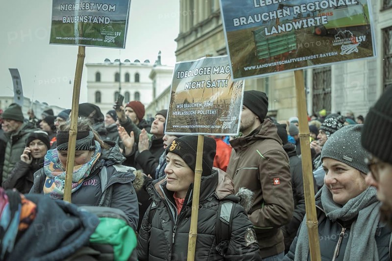 Demonstrators at the rally, farmers' protest, Odeonsplatz, Munich, Upper Bavaria, Bavaria, Germany, Europe