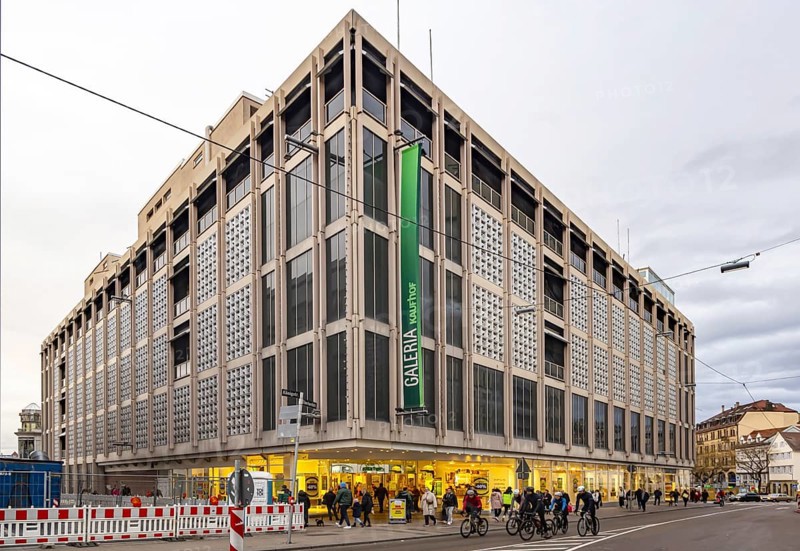 Galeria Kaufhof Stuttgart Eberhardstrasse. Clearance sale before closing, exterior view, Stuttgart, Baden-Wuerttemberg, Germany, Europe