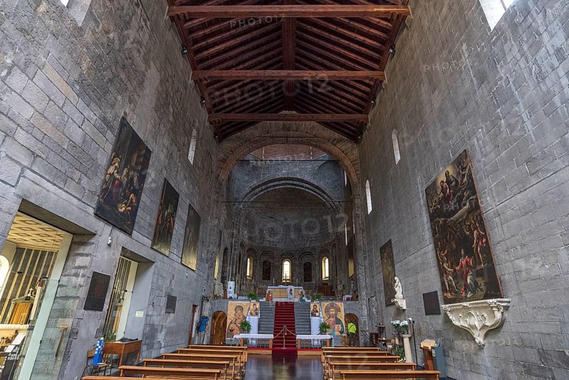 Interior of the church Parrocchia Abbazia di San Stefano, consecrated in 972, Piazza Santo Stefano, 2, Genoa, Italy, Europe