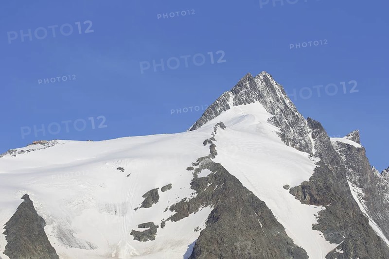 Grossglockner, Grossglockner and the Adlersruhe and Erzherzog-Johann Huette in the Hohe Tauern National Park, Carinthia, Kaernten, Austria, Europe