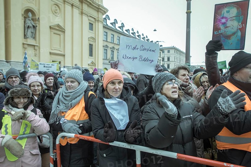 Demonstrators at the central rally, farmers' protest, Odeonsplatz, Munich, Upper Bavaria, Bavaria, Germany, Europe