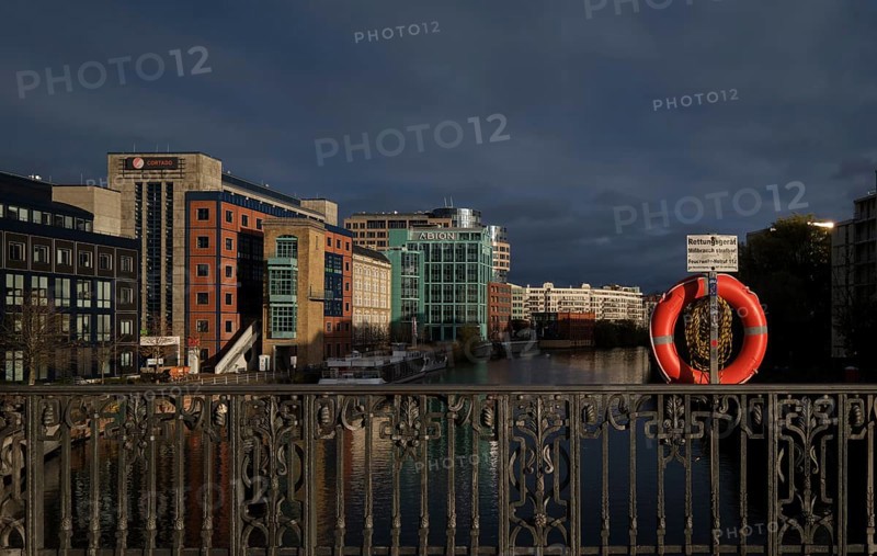 Germany, Berlin, 15.11.2023, View from the Lessing Bridge over the Spree to the Spreebogen Moabit, Europe