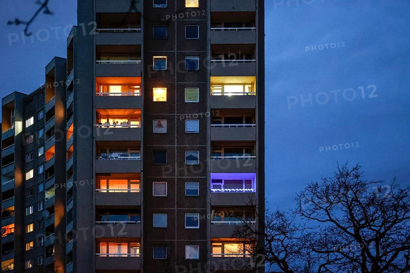 Illuminated flats in a tower block in Gropiusstadt. The rise in rents in German cities has increased again in the past year, Berlin, 16.01.2023