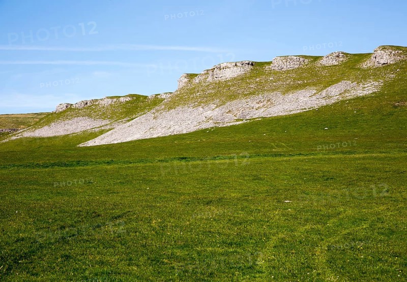 Great Hill Scar, scar and scree slope, carboniferous limestone, Yorkshire Dales national park, England, UK