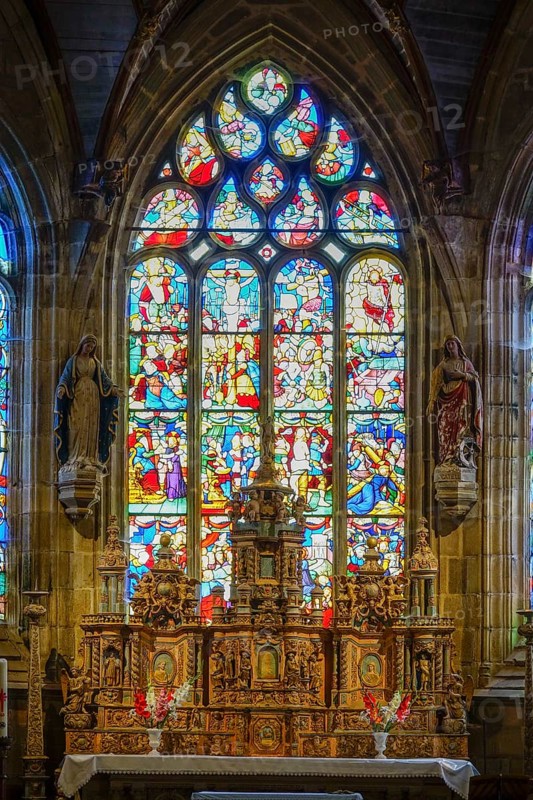 High altar and stained glass windows in the choir of Saint Germain church, Enclos Paroissial de Pleyben enclosed parish dating from the 15th to 17th centuries, Finistere department, Brittany region, France, Europe