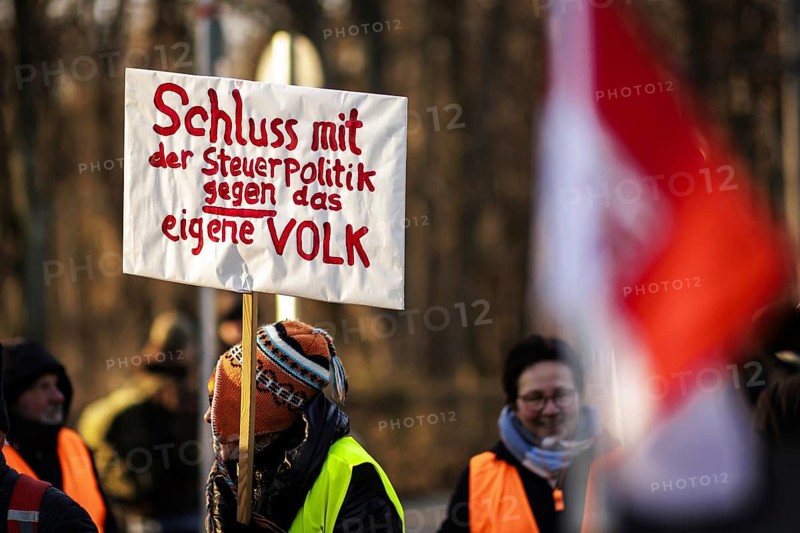 Farmers protest nationwide against the German government's agricultural policy Berlin, 08.01.2024
