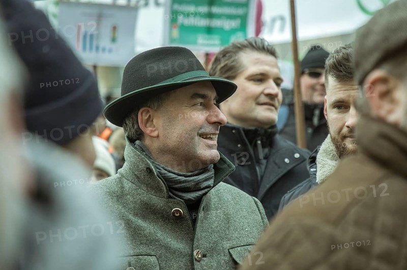 Vice President and Minister of Economic Affairs Hubert Aiwanger at the rally, farmers' protest, Odeonsplatz, Munich, Upper Bavaria, Bavaria, Germany, Europe