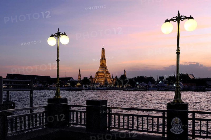 Wat Arun, Temple of Dawn, illuminated in the evening, Bangkok, Thailand, Asia