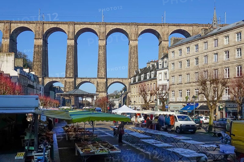 Place des Otages with bandstand, viaduct of the Paris-Brest railway line, Morlaix Montroulez, Finistere Penn Ar Bed department, Bretagne Breizh region, France, Europe