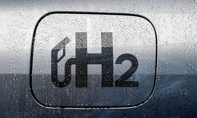 Hydrogen logo on a hydrogen-powered vehicle, Berlin, 11.01.2023