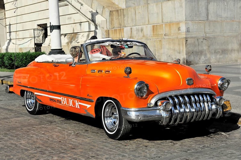 Open-top vintage car from the 1950s in the centre of Havana, Centro Habana, Cuba, Greater Antilles, Caribbean, Central America