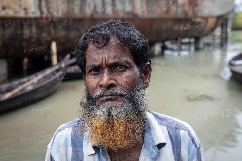 Portrait of a shipyard worker, Dockyards, Dhaka, Bangladesh, Asia