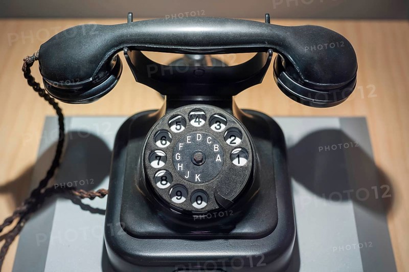 Telephone, desk telephone, analogue, historical, office, communication, telephoning, speaking, history, dial, handset, design, classic