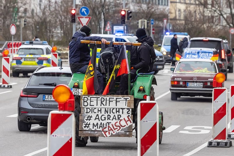 Farmers' protests in Germany. Farmers protest with tractors and banners against tax increases by the traffic light government, Stuttgart, Baden-Wuerttemberg, Germany, Europe