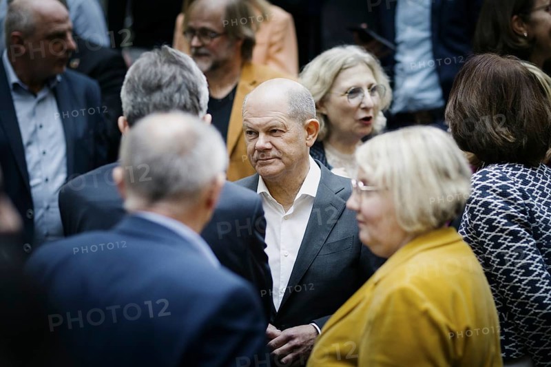 Olaf Scholz (SPD), Federal Chancellor, photographed as part of a group photo of the SPD parliamentary group in the Paul Loebe House. Berlin, 12.01.2024