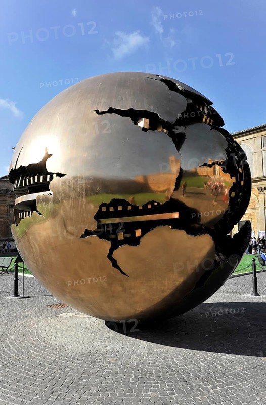 Mappa Monda, Sfera con Sfera, Globe, Palazzetto del Belvedere, Cortile della Pigna, Vatican Museums, Vatican, Rome, Lazio, Italy, Europe