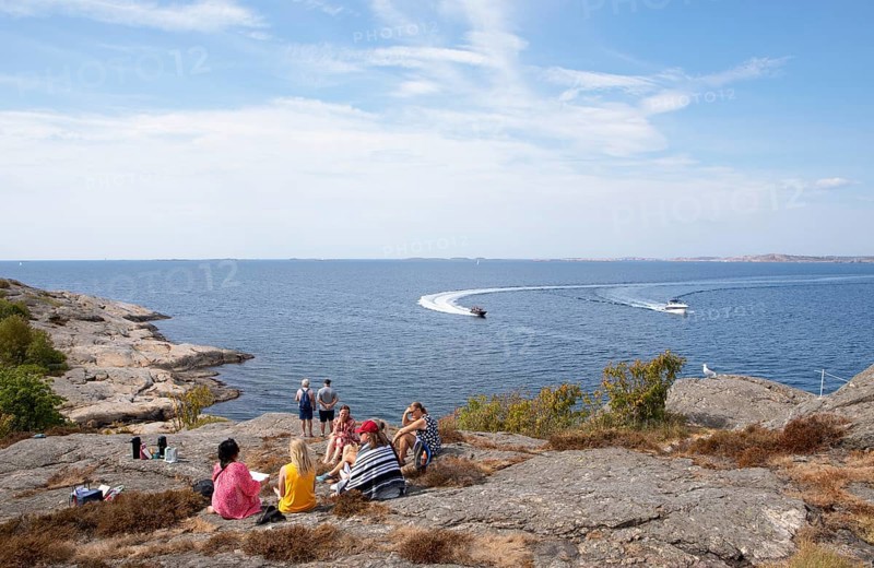 Picnic on the archipelago island of Marstrandsoe, Marstrand, Vaestra Goetalands laen, Sweden, Europe
