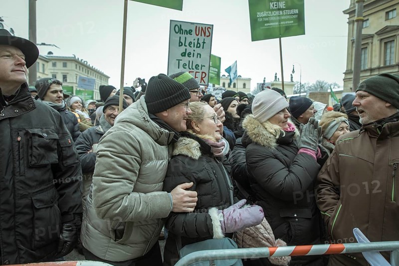 Demonstrators at the rally, farmers' protest, Odeonsplatz, Munich, Upper Bavaria, Bavaria, Germany, Europe