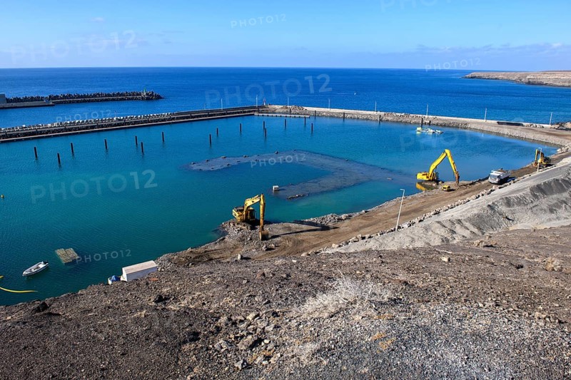 View of two excavators dredging harbour basin new marina harbour for pleasure boats yachts yachts extension of the marina of holiday resort Morro Jable, in the background harbour wall, left behind large harbour pier, in the background Atlantic Ocean, Morro Jable, Jandia peninsula, Fuerteventura, Canary Islands, Canary Islands, Spain, Europe